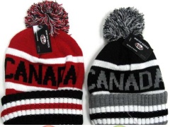 Toque Canada with pom red or blk-wht